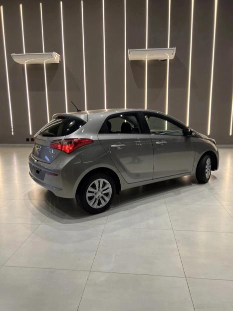 HYUNDAI HB 20 Hatch 1.6 16V 4P FLEX COMFORT PLUS AUTOM�TICO, Foto 2