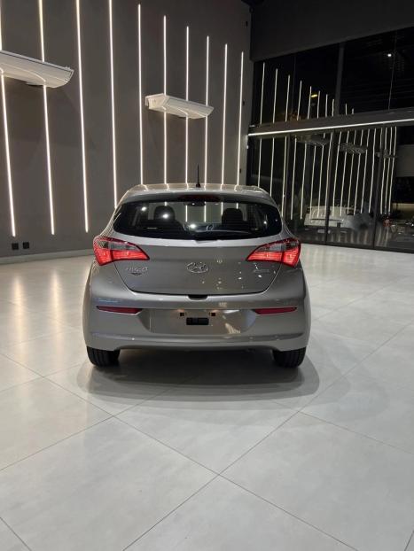 HYUNDAI HB 20 Hatch 1.6 16V 4P FLEX COMFORT PLUS AUTOM�TICO, Foto 4