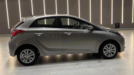 HYUNDAI HB 20 Hatch 1.6 16V 4P FLEX COMFORT PLUS AUTOM�TICO, Foto 9