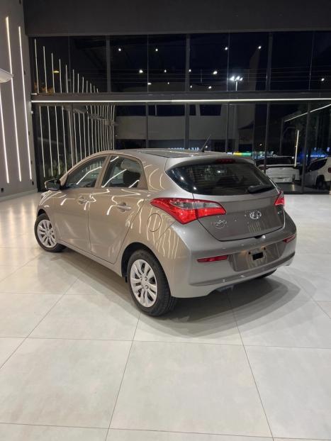 HYUNDAI HB 20 Hatch 1.6 16V 4P FLEX COMFORT PLUS AUTOM�TICO, Foto 13