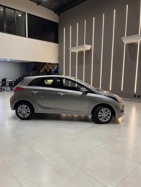 HYUNDAI HB 20 Hatch 1.6 16V 4P FLEX COMFORT PLUS AUTOM�TICO, Foto 14