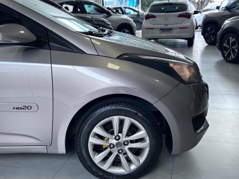 HYUNDAI HB 20 Hatch 1.6 16V 4P FLEX COMFORT PLUS AUTOM�TICO, Foto 7
