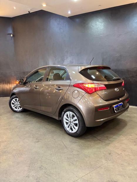 HYUNDAI HB 20 Hatch 1.6 16V 4P FLEX COMFORT PLUS AUTOM�TICO, Foto 3