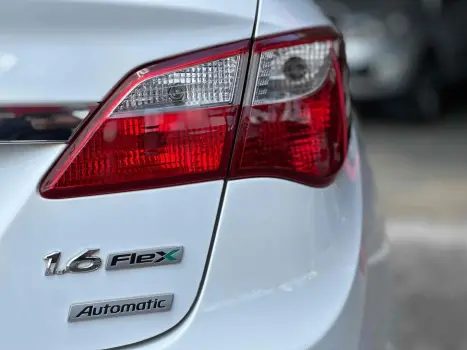 HYUNDAI HB 20 Sedan 1.6 16V 4P FLEX COMFORT AUTOM�TICO, Foto 8
