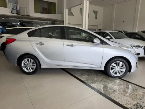 HYUNDAI HB 20 Sedan 1.6 16V 4P FLEX PREMIUM AUTOM�TICO, Foto 3