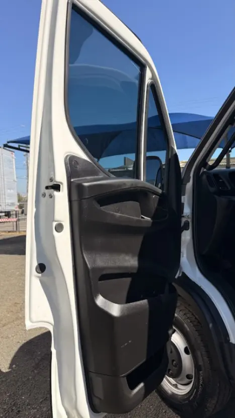 IVECO Daily 3.0 16V 35-160 TURBO DIESEL INTERCOOLER CABINE SIMPLES, Foto 2