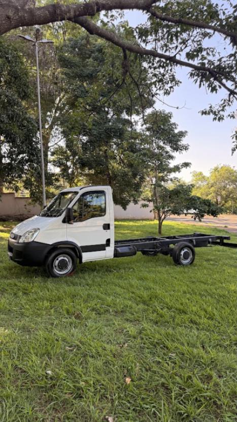 IVECO Daily 3.0 16V 35-S14 TURBO DIESEL INTERCOOLER CHASSI CABINE, Foto 6