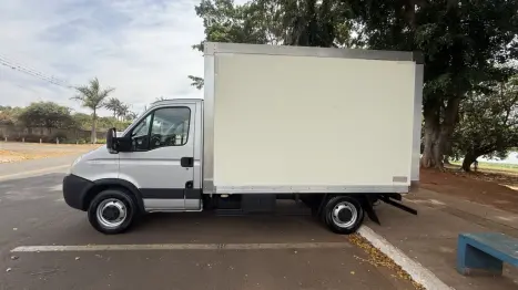 IVECO Daily 35S14 DIESEL CHASSI CABINE TURBO INTERCOOLER, Foto 4