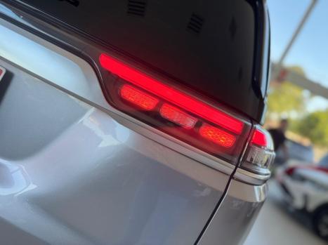 JEEP Commander 2.0 16V 4P TD380 OVERLAND TURBO DIESEL AUTOMÁTICO, Foto 8 JEEP Commander 2.0 16V 4P TD380 OVERLAND TURBO DIESEL AUTOMÁTICO, Foto 8