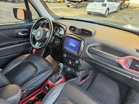 JEEP Renegade 2.0 16V 4P TURBO DIESEL TRAILHAWK 4X4 AUTOMÁTICO, Foto 7 JEEP Renegade 2.0 16V 4P TURBO DIESEL TRAILHAWK 4X4 AUTOMÁTICO, Foto 7