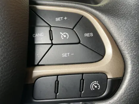 JEEP Renegade 2.0 16V 4P TURBO DIESEL LONGITUDE 4X4 AUTOMÁTICO, Foto 10 JEEP Renegade 2.0 16V 4P TURBO DIESEL LONGITUDE 4X4 AUTOMÁTICO, Foto 10