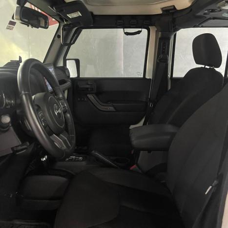 JEEP Wrangler 3.8 V6 4P UNLIMITED SAHARA 4X4 AUTOM�TICO, Foto 8