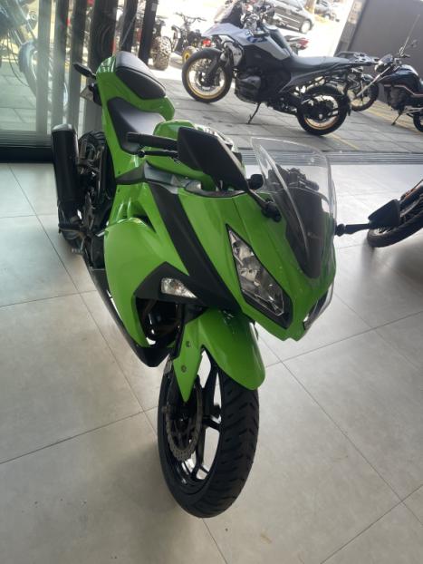 KAWASAKI Ninja 300 , Foto 3