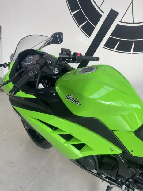 KAWASAKI Ninja 300 , Foto 4
