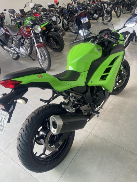 KAWASAKI Ninja 300 , Foto 6
