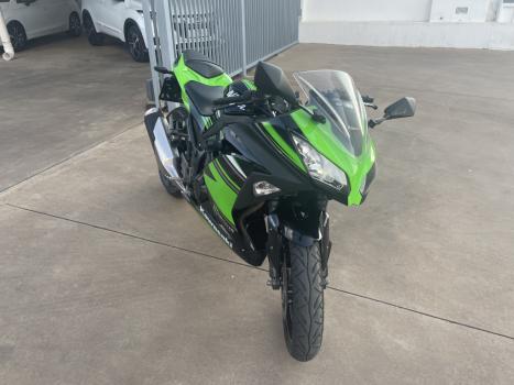 KAWASAKI Ninja 300 , Foto 3