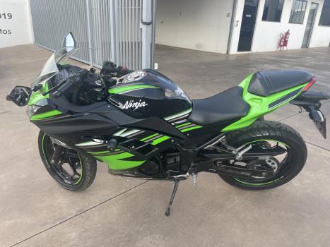 KAWASAKI Ninja 300 , Foto 4