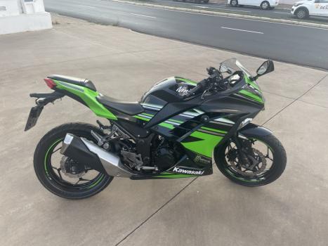 KAWASAKI Ninja 300 , Foto 8