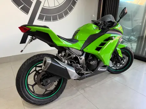 KAWASAKI Ninja 300 , Foto 9