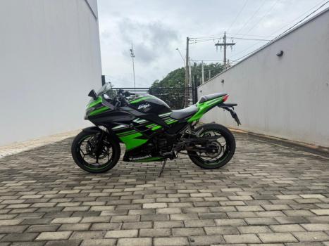 KAWASAKI Ninja 300 ABS, Foto 2