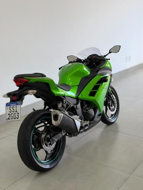 KAWASAKI Ninja 300 ABS, Foto 3