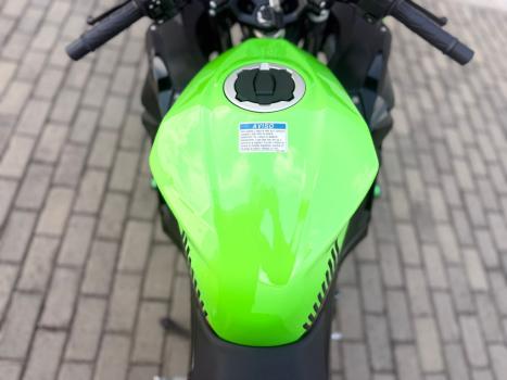 KAWASAKI Ninja 400 , Foto 4