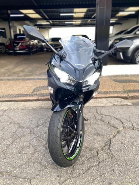 KAWASAKI Ninja 400 , Foto 1