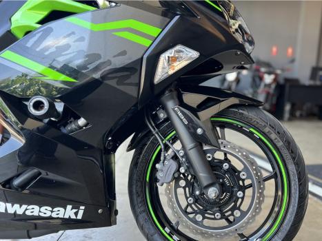 KAWASAKI Ninja 400 , Foto 3