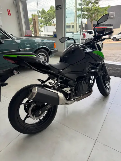 KAWASAKI Z 400 ABS, Foto 11