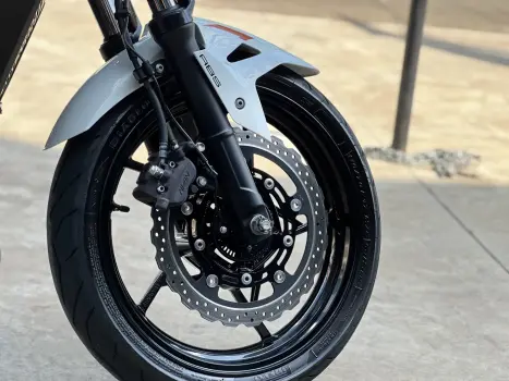 KAWASAKI Z 400 ABS, Foto 9