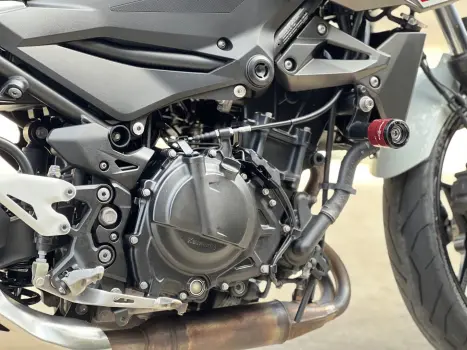 KAWASAKI Z 400 ABS, Foto 10