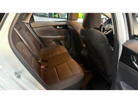 KIA Cerato Sedan , Foto 25