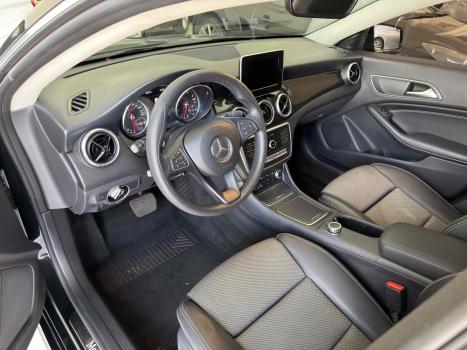 MERCEDES-BENZ CLA 180 , Foto 7