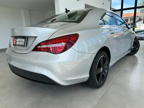 MERCEDES-BENZ CLA 180 1.6 16V 4P CGI TURBO 7G-TRONIC AUTOM�TICO DCT, Foto 4