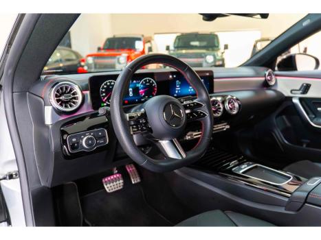 MERCEDES-BENZ CLA 200 , Foto 5