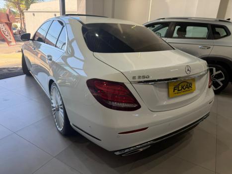 MERCEDES-BENZ E 250 2.0 16V 4P CGI EXCLUSIVE LAUNCH EDITION 9G-TRONIC AUTOM�TICO, Foto 4