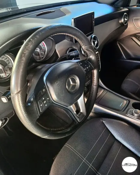 MERCEDES-BENZ GLA 200 1.6 16V 4P FLEX CGI VISION TURBO AUTOMTICO, Foto 3