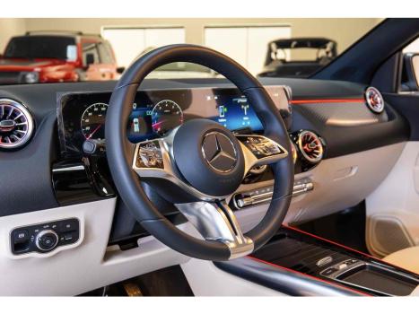 MERCEDES-BENZ GLA 200 , Foto 5