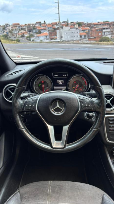 MERCEDES-BENZ GLA 200 1.6 16V 4P CGI VISION TURBO AUTOM�TICO, Foto 8