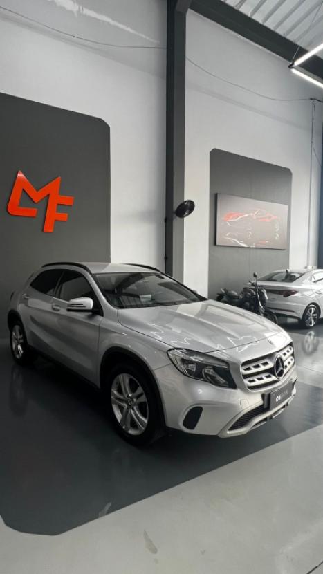 MERCEDES-BENZ GLA 200 1.6 16V 4P FLEX CGI STYLE TURBO AUTOM�TICO, Foto 3
