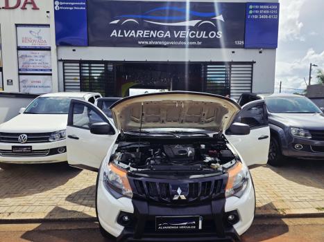 MITSUBISHI L 200 Outdoor 2.5 GLS 4X4 CABINE DUPLA TURBO DIESEL INTERCOOLER, Foto 4