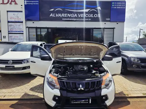 MITSUBISHI L 200 Outdoor 2.5 GLS CABINE DUPLA TURBO DIESEL INTERCOOLER, Foto 4