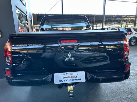 MITSUBISHI L 200 Triton 3.2 16V HPE 4X4 CABINE DUPLA TURBO DIESEL INTERCOOLER AUTOMTICO, Foto 4