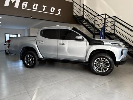 MITSUBISHI L 200 Triton 2.4 16V SPORT HPE-S 4X4 CABINE DUPLA TURBO DIESEL AUTOMÁTICO, Foto 3 MITSUBISHI L 200 Triton 2.4 16V SPORT HPE-S 4X4 CABINE DUPLA TURBO DIESEL AUTOMÁTICO, Foto 3