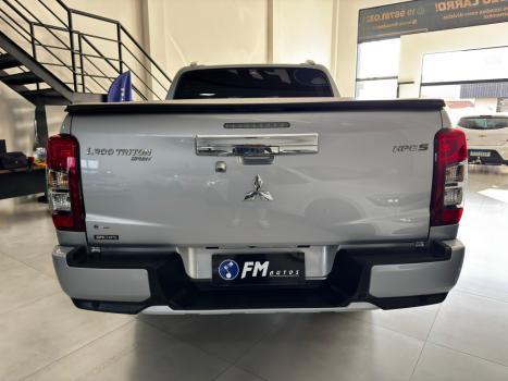 MITSUBISHI L 200 Triton 2.4 16V SPORT HPE-S 4X4 CABINE DUPLA TURBO DIESEL AUTOMÁTICO, Foto 4 MITSUBISHI L 200 Triton 2.4 16V SPORT HPE-S 4X4 CABINE DUPLA TURBO DIESEL AUTOMÁTICO, Foto 4