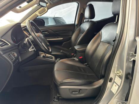 MITSUBISHI L 200 Triton 2.4 16V SPORT HPE-S 4X4 CABINE DUPLA TURBO DIESEL AUTOMÁTICO, Foto 8 MITSUBISHI L 200 Triton 2.4 16V SPORT HPE-S 4X4 CABINE DUPLA TURBO DIESEL AUTOMÁTICO, Foto 8