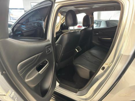 MITSUBISHI L 200 Triton 2.4 16V SPORT HPE-S 4X4 CABINE DUPLA TURBO DIESEL AUTOMÁTICO, Foto 9 MITSUBISHI L 200 Triton 2.4 16V SPORT HPE-S 4X4 CABINE DUPLA TURBO DIESEL AUTOMÁTICO, Foto 9