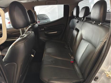 MITSUBISHI L 200 Triton 2.4 16V SPORT HPE-S 4X4 CABINE DUPLA TURBO DIESEL AUTOMÁTICO, Foto 10 MITSUBISHI L 200 Triton 2.4 16V SPORT HPE-S 4X4 CABINE DUPLA TURBO DIESEL AUTOMÁTICO, Foto 10