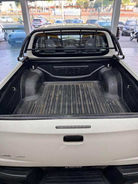 MITSUBISHI L 200 Triton 2.4 16V FLEX GL CABINE DUPLA, Foto 12