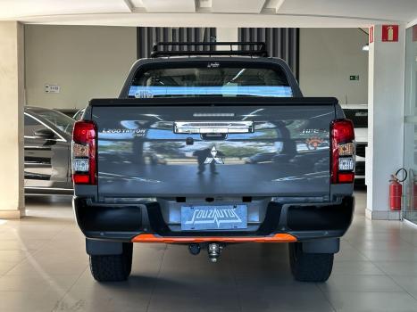 MITSUBISHI L 200 Triton 2.4 16V SPORT HPE-S 4X4 CABINE DUPLA TURBO DIESEL AUTOM�TICO, Foto 4